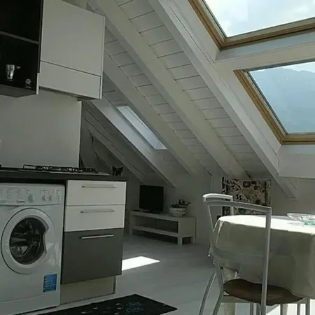 Charming With Mountain Views Apartment